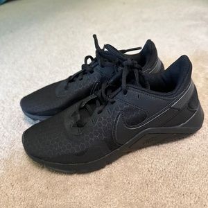 Women’s Nike black sneakers